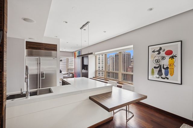 800 N Michigan Avenue 2502, Chicago, IL 60611