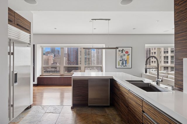 800 N Michigan Avenue 2502, Chicago, IL 60611