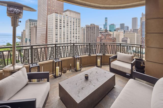 800 N Michigan Avenue 2502, Chicago, IL 60611