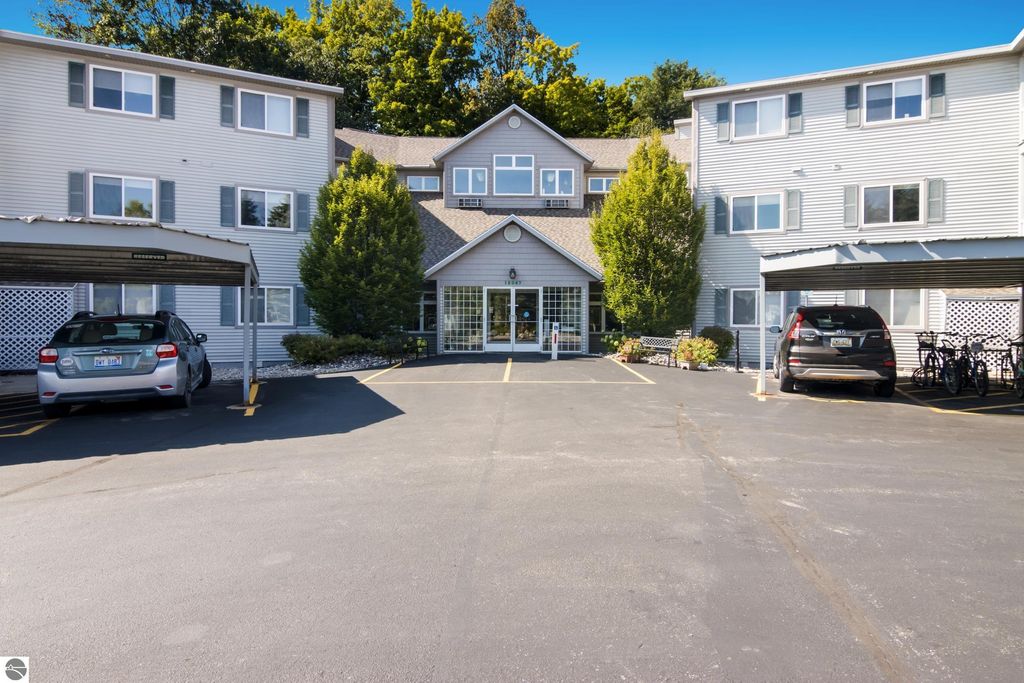 12047 S Elk Run # N207, Traverse City, MI 49684