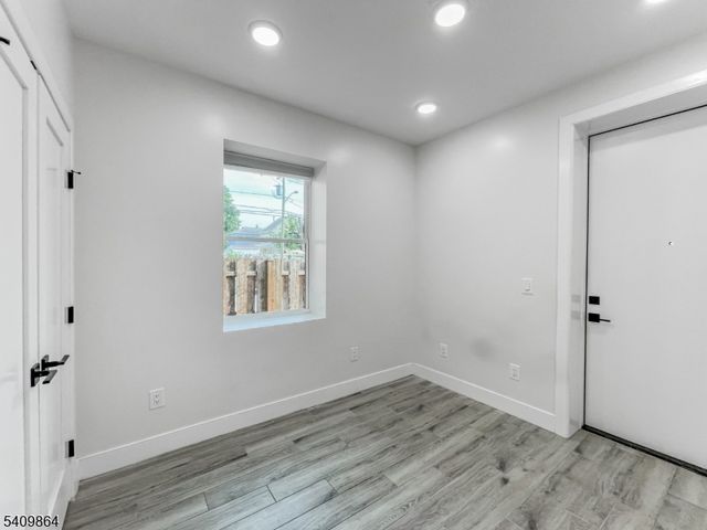 285 Lembeck Ave R, Jersey City, NJ 07305