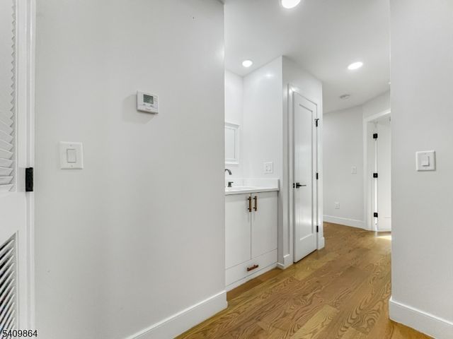 285 Lembeck Ave R, Jersey City, NJ 07305