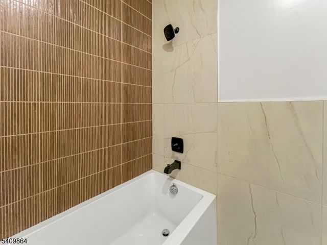 285 Lembeck Ave R, Jersey City, NJ 07305