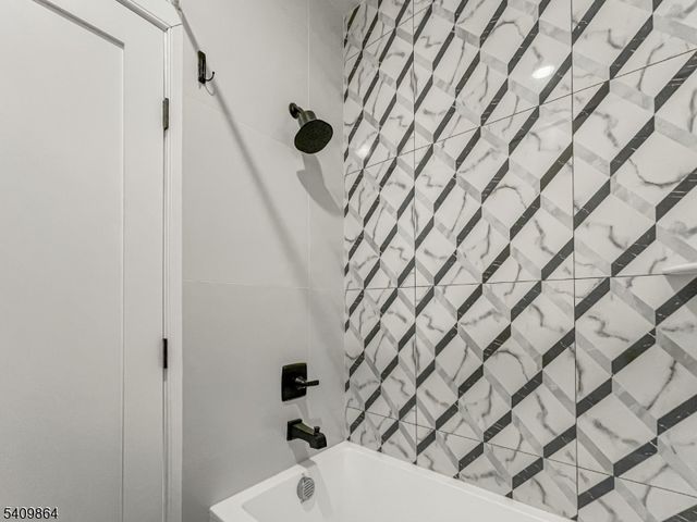 285 Lembeck Ave R, Jersey City, NJ 07305