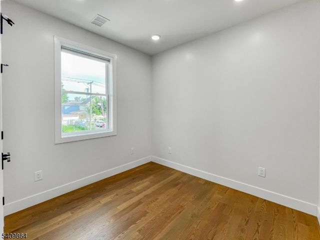 285 Lembeck Ave R, Jersey City, NJ 07305