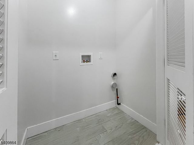 285 Lembeck Ave R, Jersey City, NJ 07305