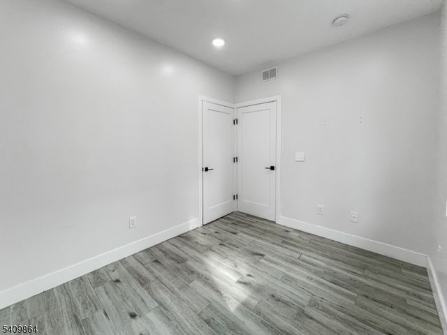 285 Lembeck Ave R, Jersey City, NJ 07305