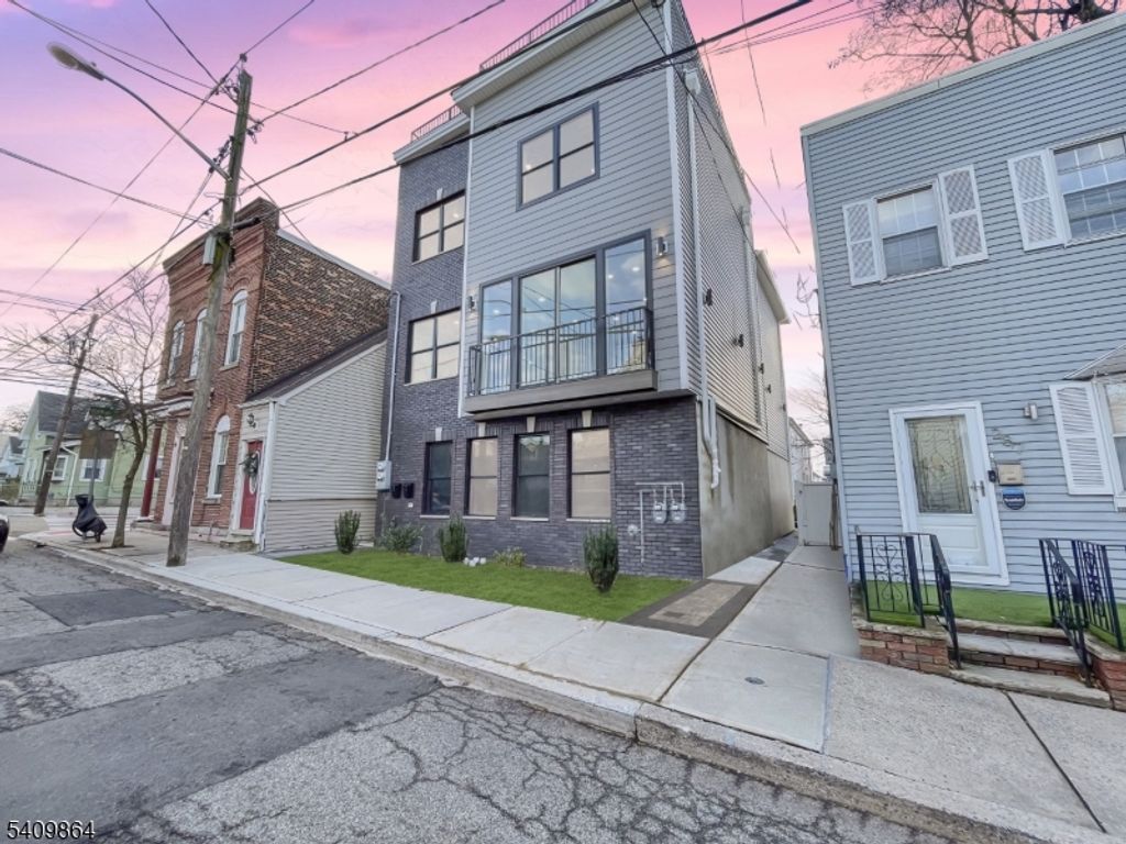 285 Lembeck Ave R, Jersey City, NJ 07305