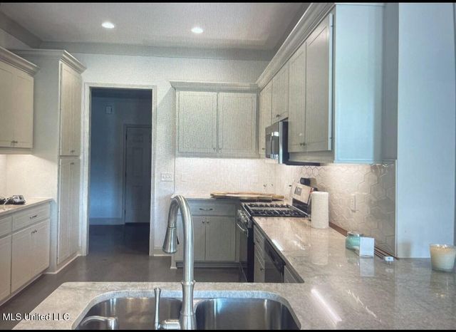 703 Easton Cove, Pearl, MS 39208