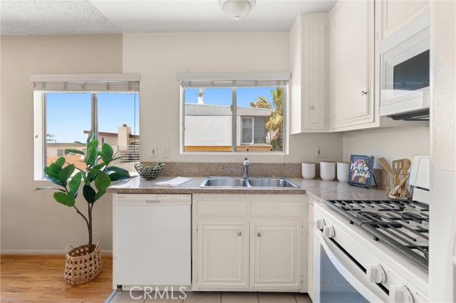 330 34th Place, Manhattan Beach, CA 90266
