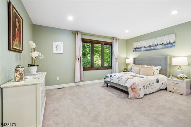 5 Sylvan Dr, Bridgewater Twp., NJ 08807