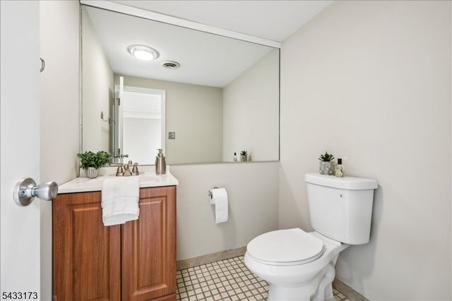 5 Sylvan Dr, Bridgewater Twp., NJ 08807
