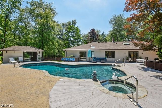 5 Sylvan Dr, Bridgewater Twp., NJ 08807