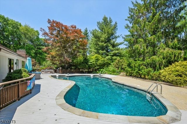 5 Sylvan Dr, Bridgewater Twp., NJ 08807