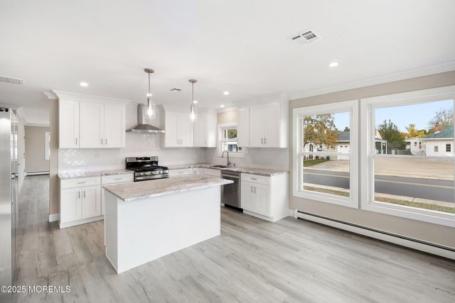 3 Bonaire Drive, Toms River, NJ 08757