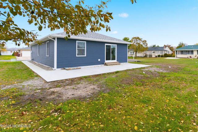 3 Bonaire Drive, Toms River, NJ 08757