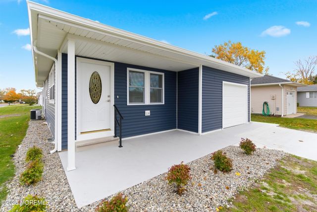 3 Bonaire Drive, Toms River, NJ 08757