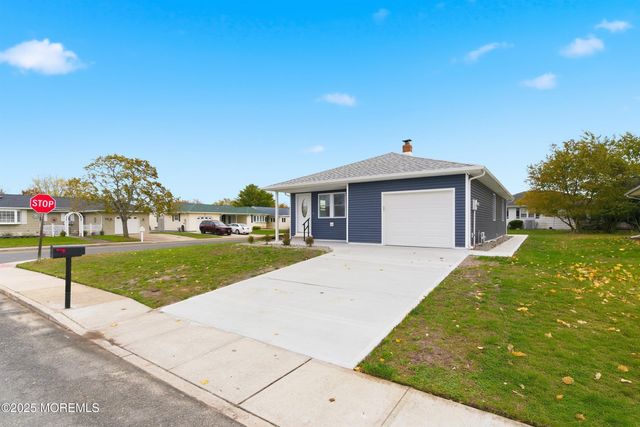 3 Bonaire Drive, Toms River, NJ 08757