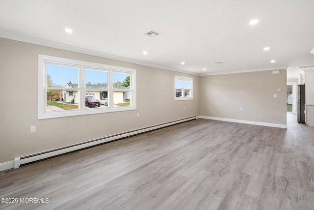 3 Bonaire Drive, Toms River, NJ 08757