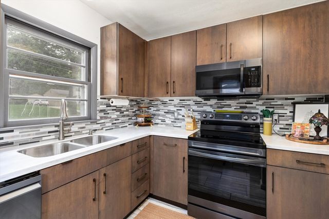 688 64th Street, Des Moines, IA 50312