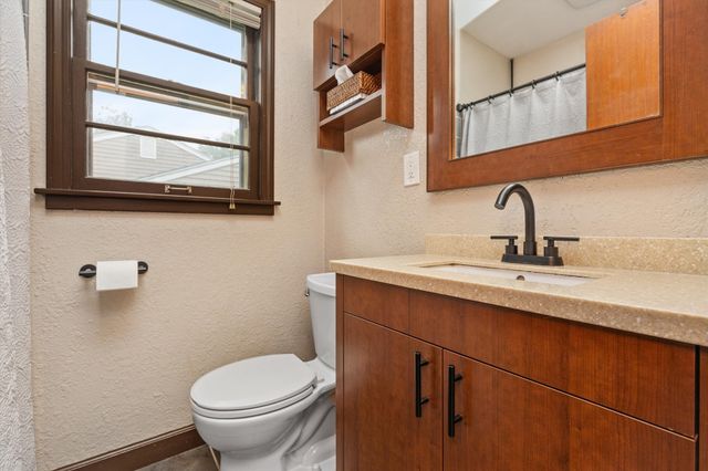 688 64th Street, Des Moines, IA 50312
