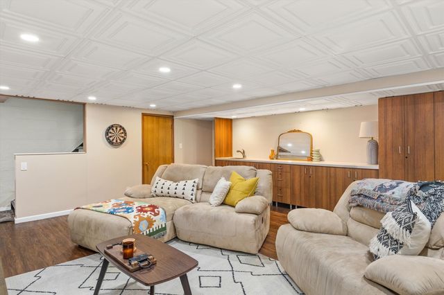 688 64th Street, Des Moines, IA 50312