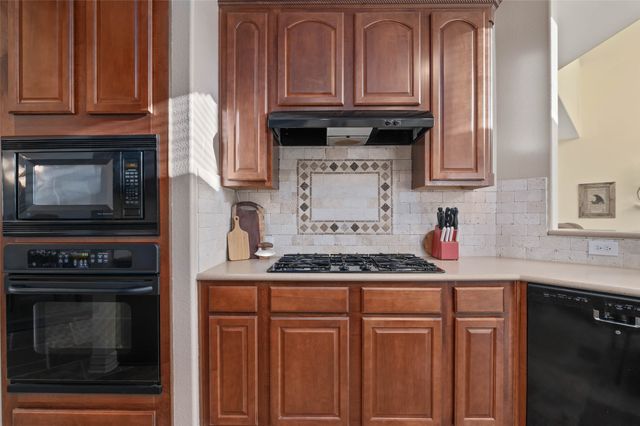 1100 Durango Circle, Shady Shores, TX 76208