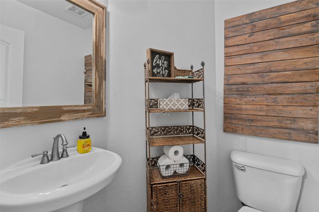 1100 Durango Circle, Shady Shores, TX 76208