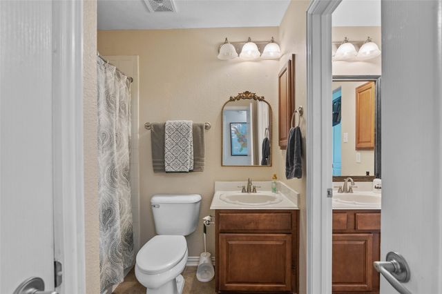 1100 Durango Circle, Shady Shores, TX 76208