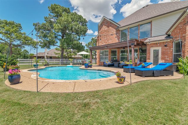 1100 Durango Circle, Shady Shores, TX 76208