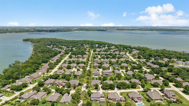 1100 Durango Circle, Shady Shores, TX 76208