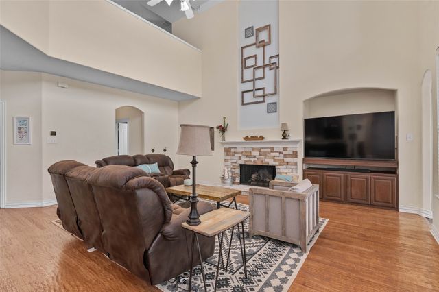 1100 Durango Circle, Shady Shores, TX 76208