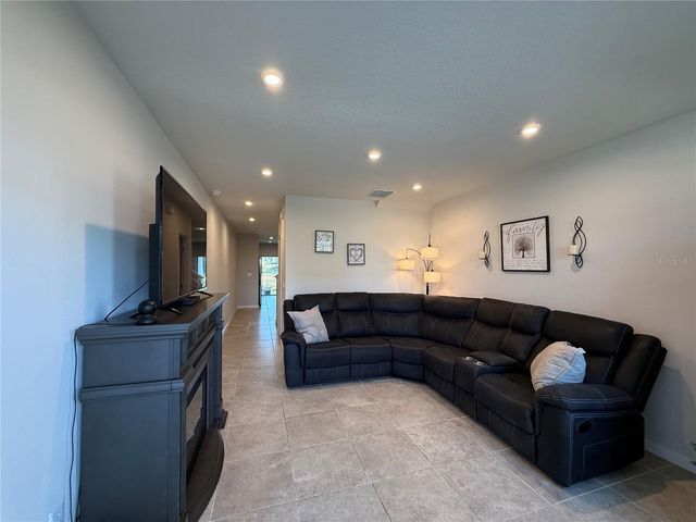 1204 PORT BLUE WAY, Lady Lake, FL 32159