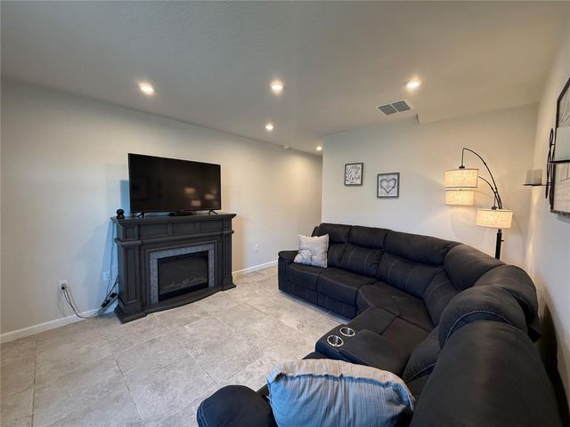 1204 PORT BLUE WAY, Lady Lake, FL 32159