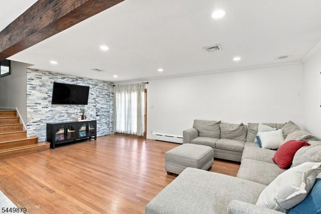 5 Anna Marie Ct, Fairfield Twp., NJ 07004