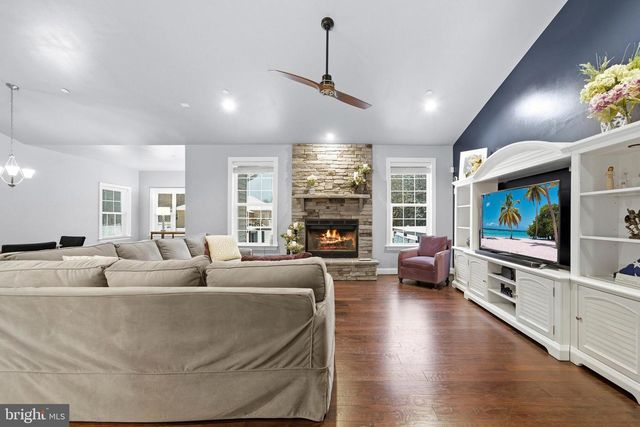 6879 S ZELKOVA CT, La Plata, MD 20646