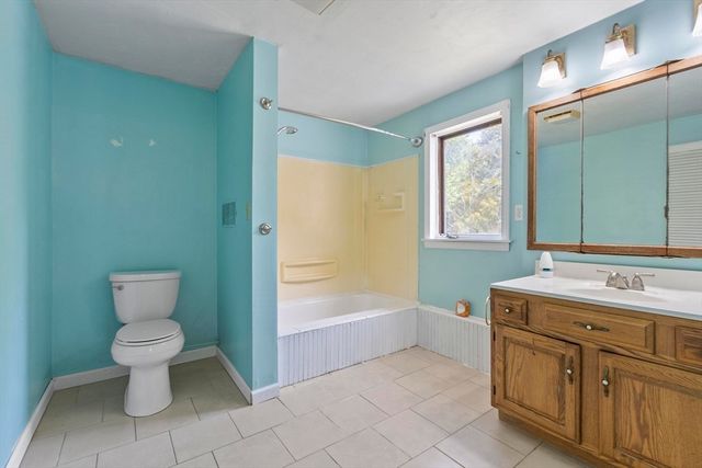 90 Royalston Rd, Phillipston, MA 01331