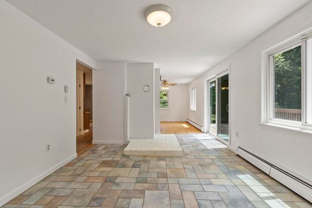 90 Royalston Rd, Phillipston, MA 01331