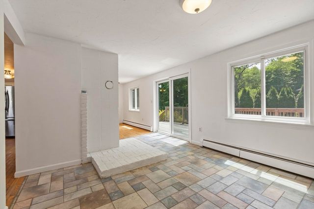 90 Royalston Rd, Phillipston, MA 01331