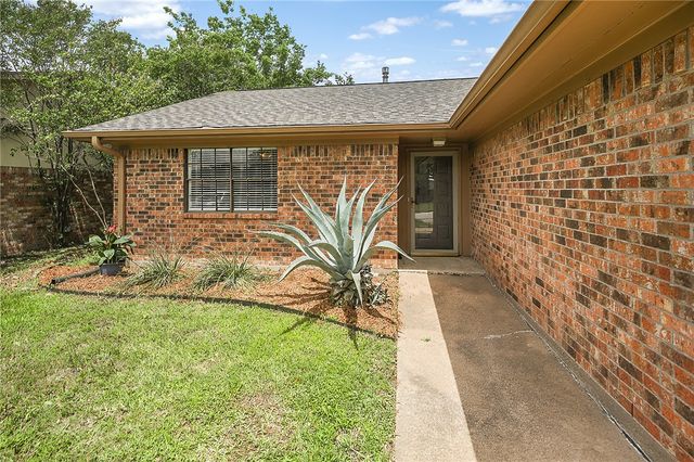 4305 Woodbriar Drive, Bryan, TX 77802