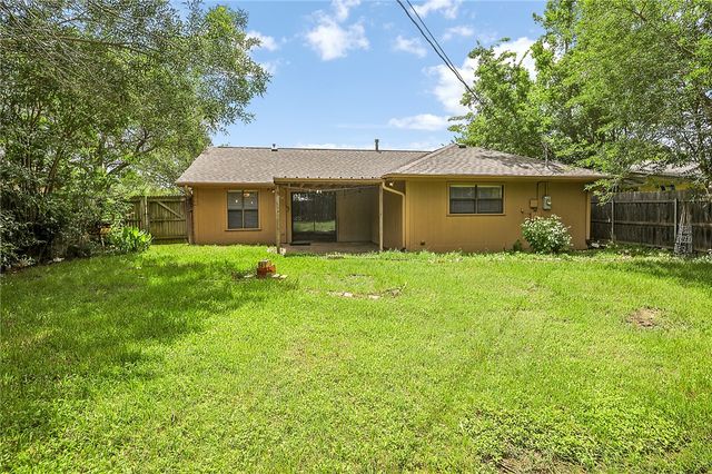4305 Woodbriar Drive, Bryan, TX 77802