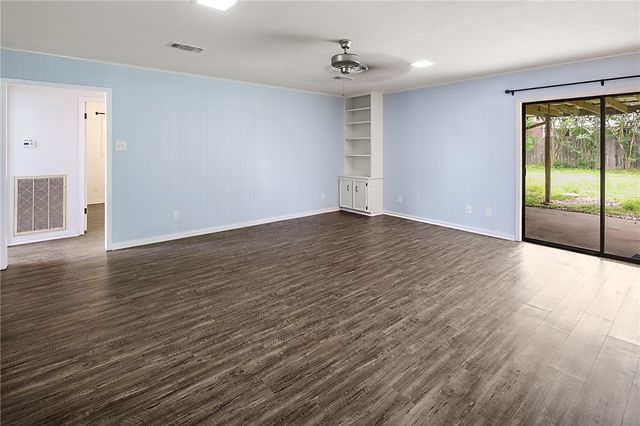4305 Woodbriar Drive, Bryan, TX 77802
