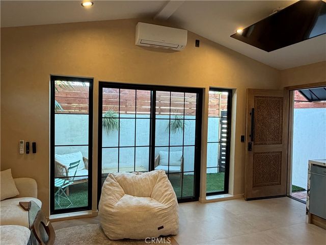 6632 Fulton Avenue, Valley Glen, CA 91401