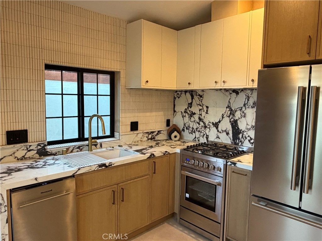 6632 Fulton Avenue, Valley Glen, CA 91401