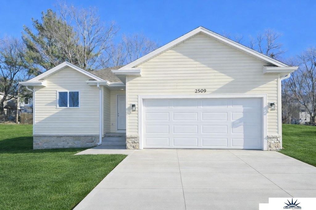 2509 N 71st Street, Omaha, NE 68104