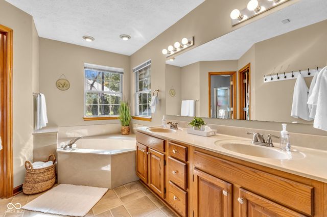 1389 Macintosh Drive, Avon, IN 46123