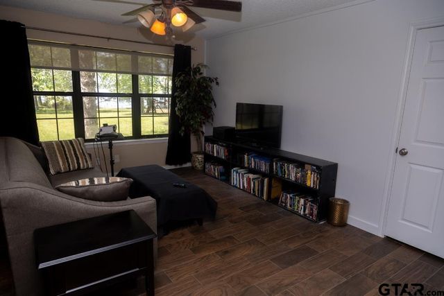 2914 Waterwood, Chandler, TX 75758