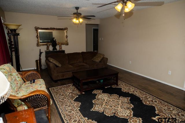 2914 Waterwood, Chandler, TX 75758