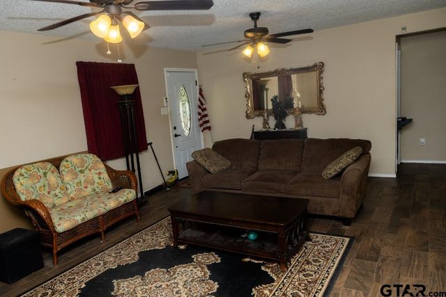 2914 Waterwood, Chandler, TX 75758