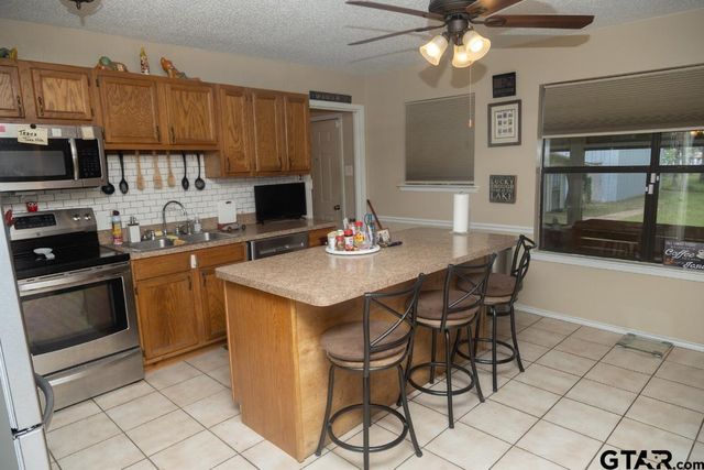 2914 Waterwood, Chandler, TX 75758